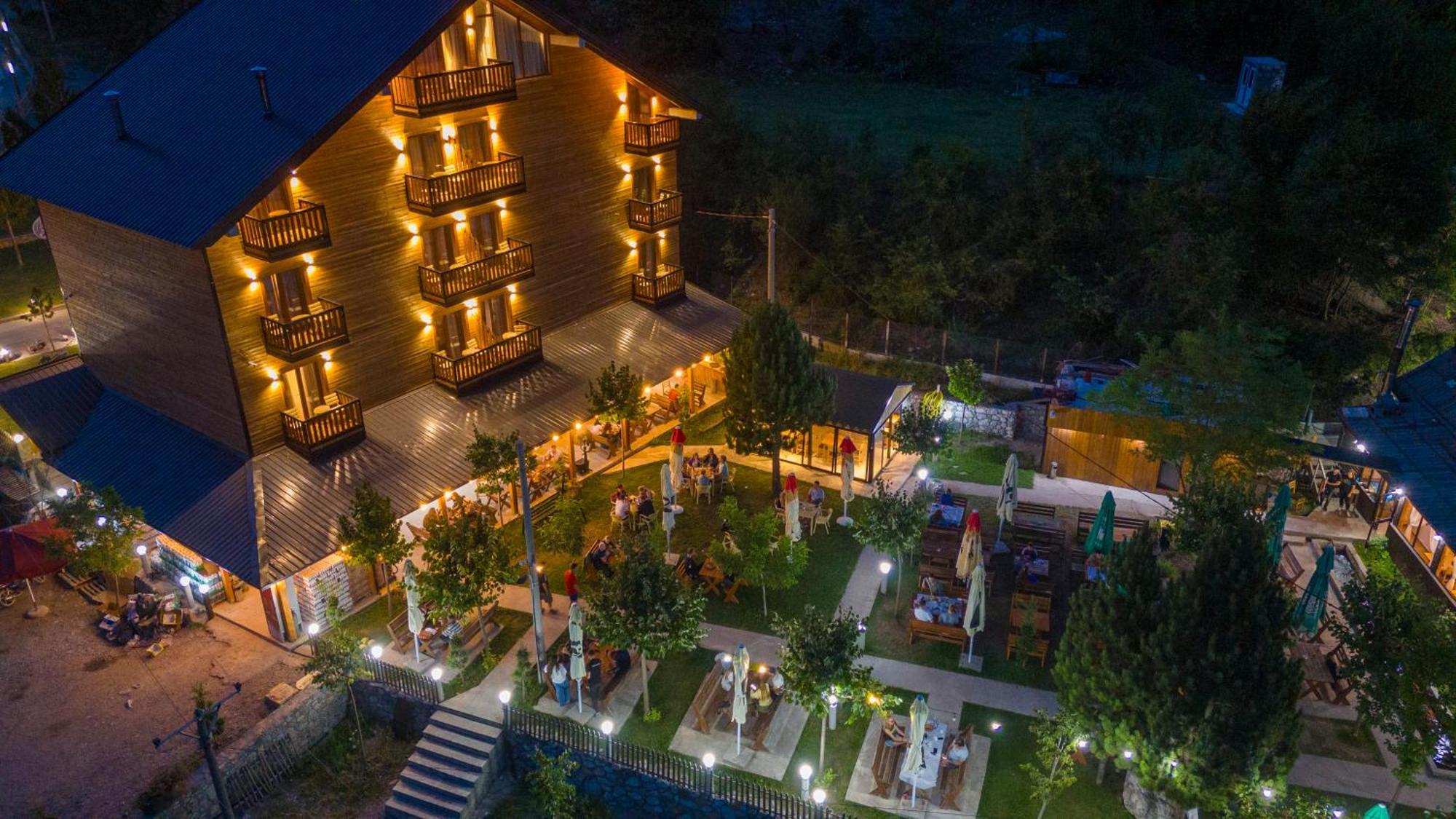 Hotel Jezerca 세스 외부 사진