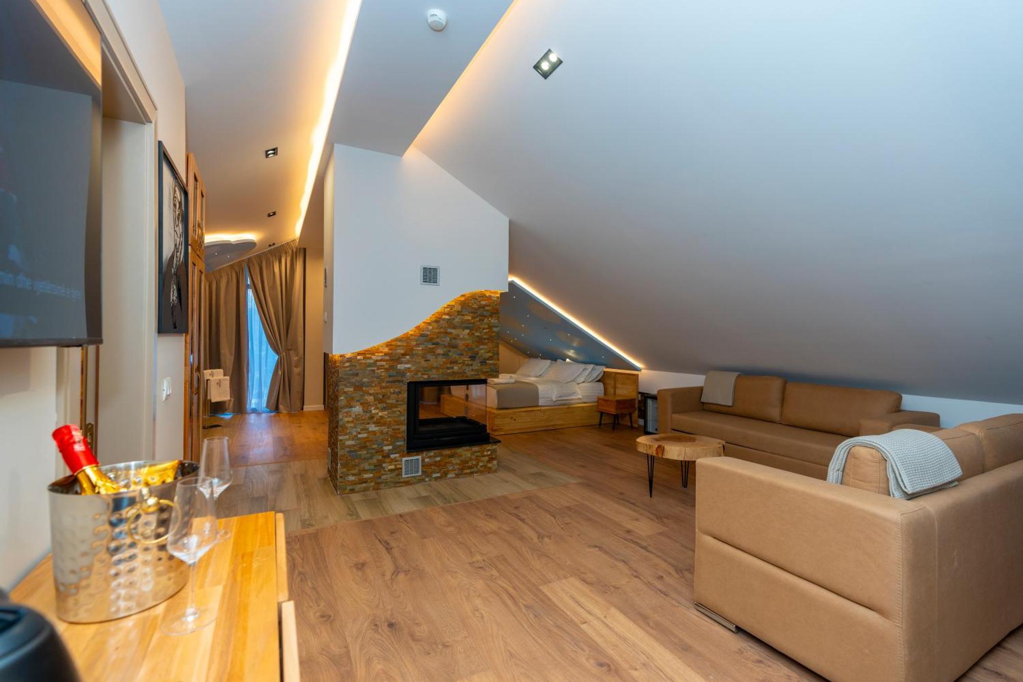 Hotel Jezerca 세스 외부 사진